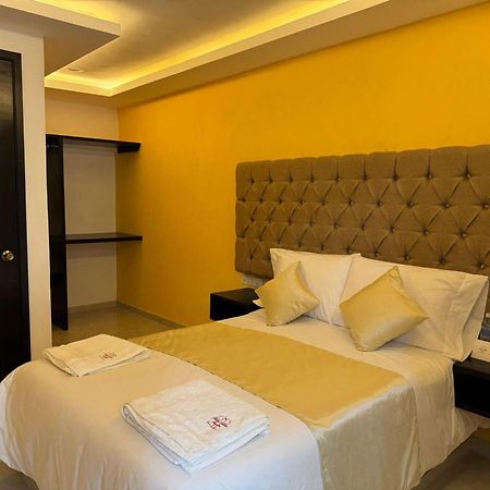 Oyo Hotel Familiar Tollan チョルーラ エクステリア 写真