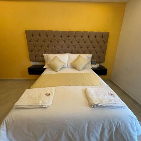 Oyo Hotel Familiar Tollan チョルーラ エクステリア 写真