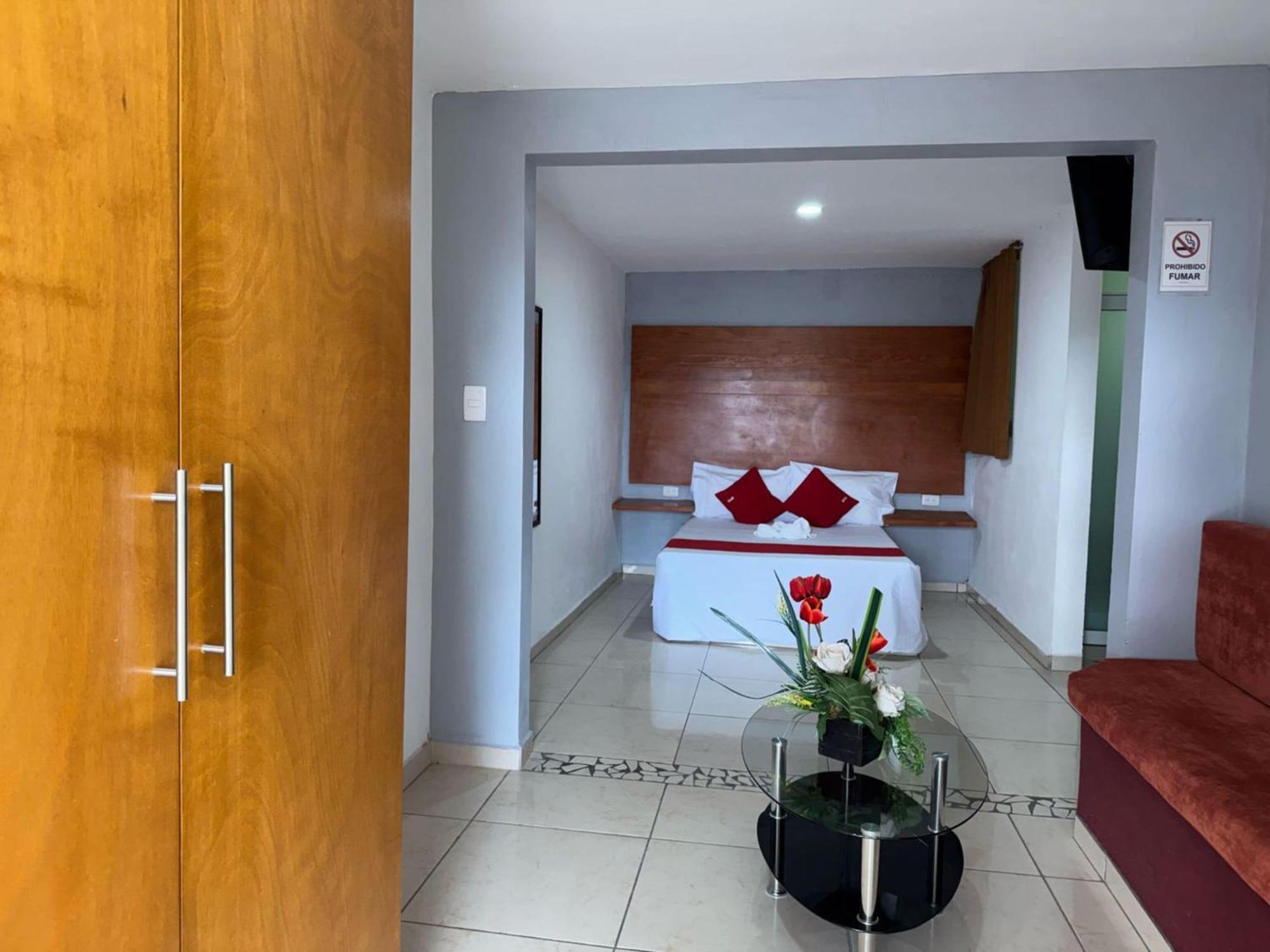 Oyo Hotel Familiar Tollan チョルーラ エクステリア 写真