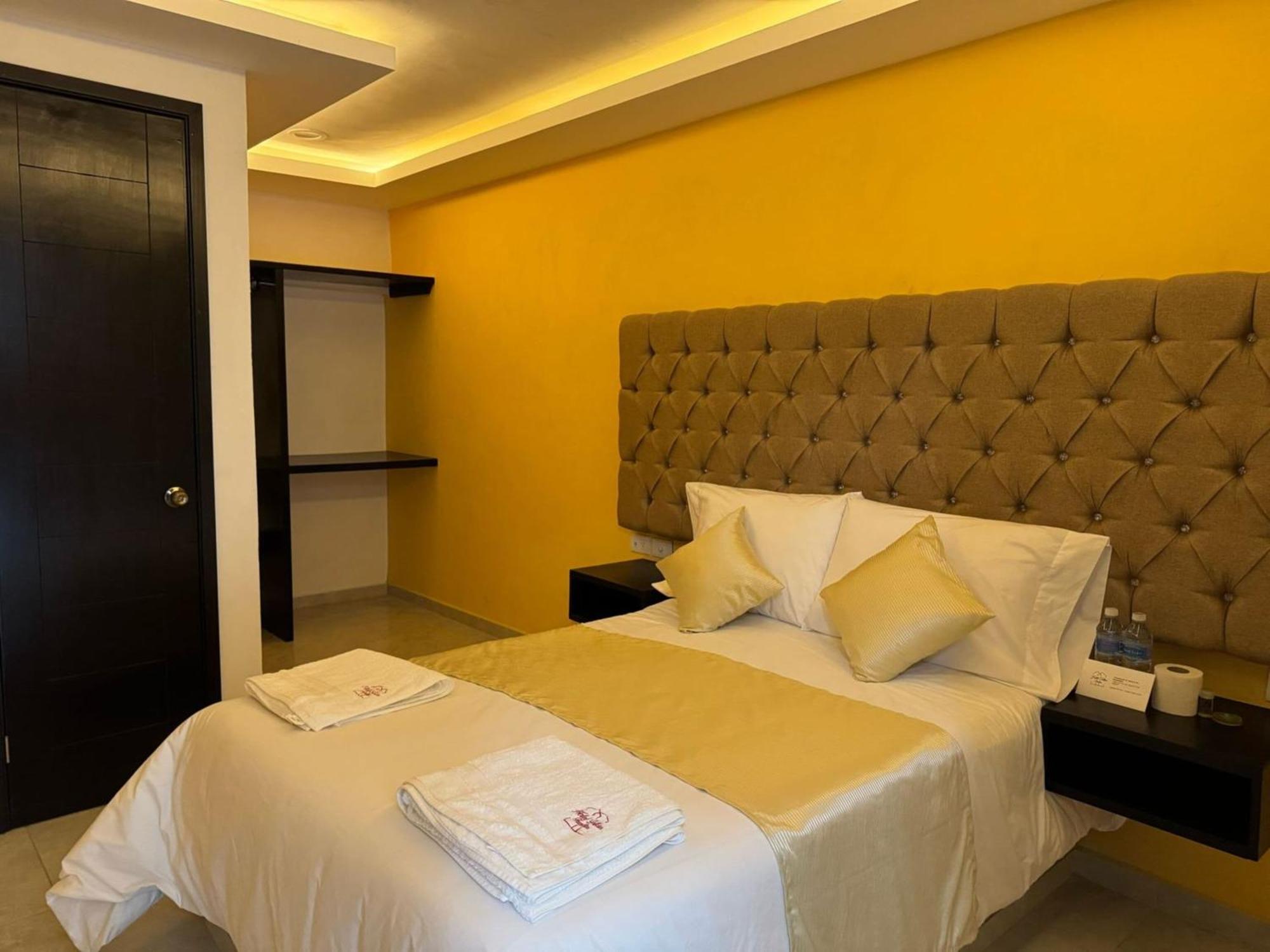 Oyo Hotel Familiar Tollan チョルーラ エクステリア 写真