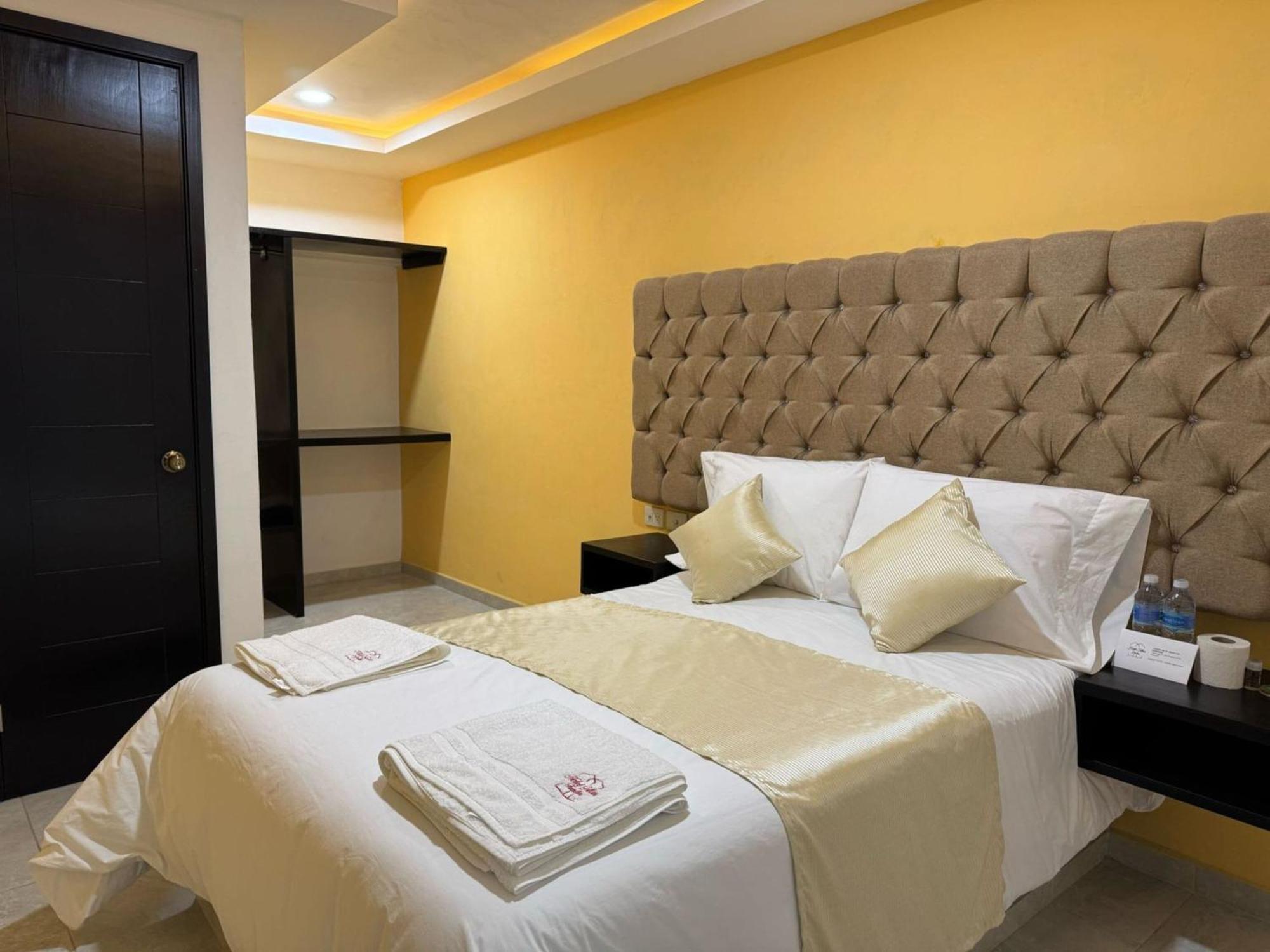 Oyo Hotel Familiar Tollan チョルーラ エクステリア 写真