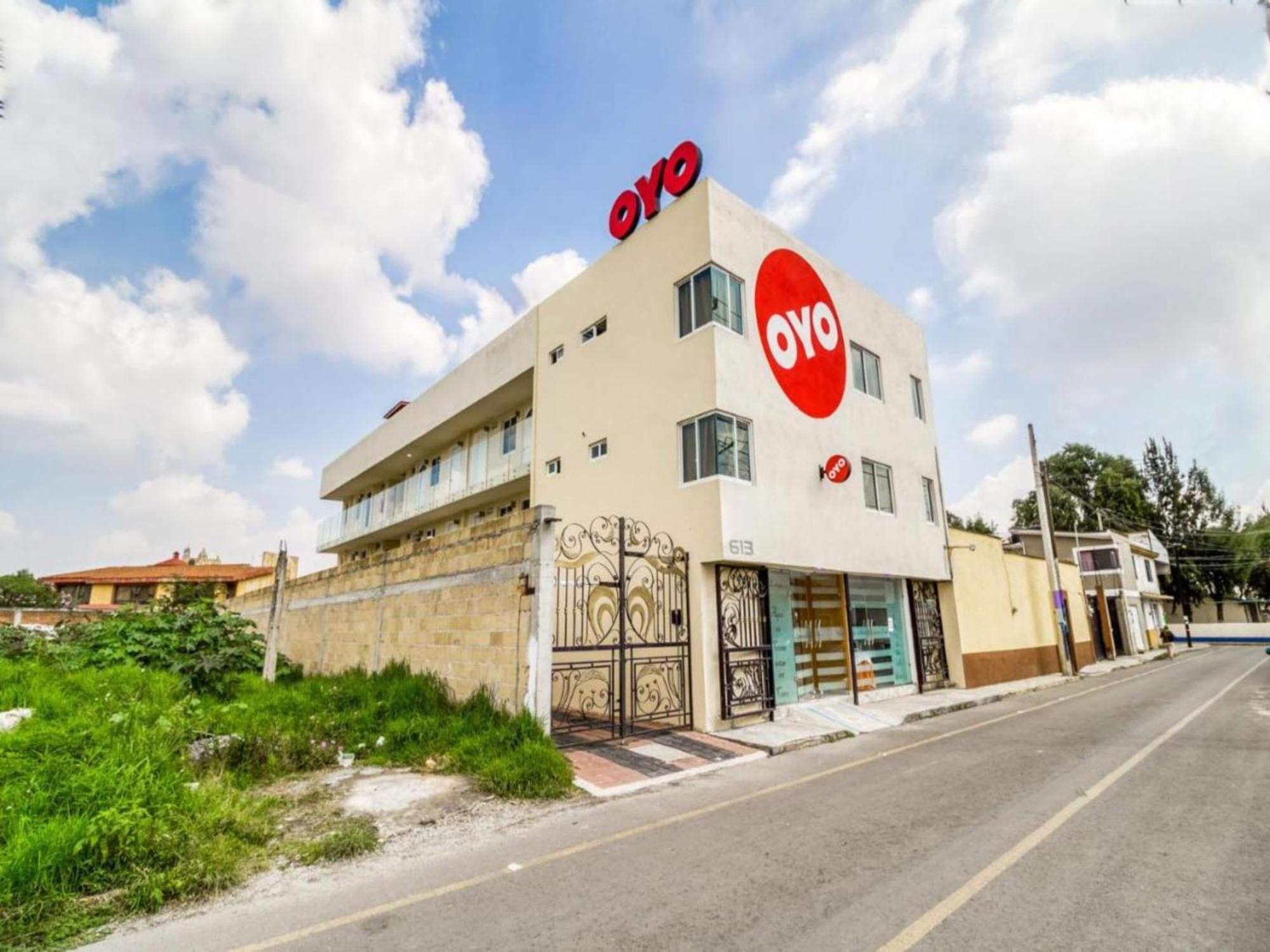 Oyo Hotel Familiar Tollan チョルーラ エクステリア 写真